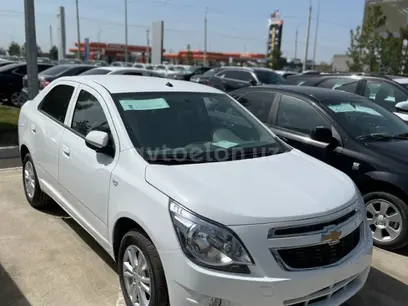 Белый Chevrolet Cobalt, 4 позиция 2024 года, КПП Автомат, в Бухара за ~13 807 y.e. id4935344