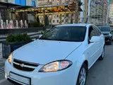 Белый Chevrolet Gentra, 3 позиция 2024 года, КПП Автомат, в Навои за ~13 752 y.e. id5182673, Фото №1