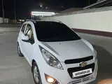 Белый Chevrolet Spark, 4 евро позиция 2022 года, КПП Автомат, в Ургенч за ~9 566 y.e. id6726234, Фото №1