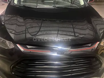 Черный Chevrolet Tracker, 3 позиция 2021 года, КПП Автомат, в Ташкент за 16 700 y.e. id4986032