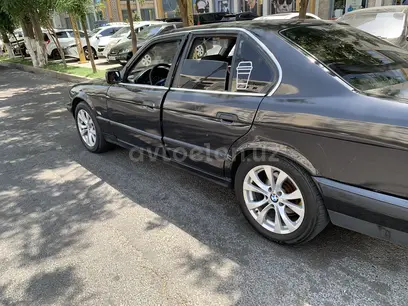 Серый BMW 520 1990 года, КПП Механика, в Ташкент за 5 500 y.e. id5207820