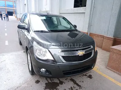 Мокрый асфальт Chevrolet Cobalt, 4 позиция 2024 года, КПП Автомат, в Ташкент за 13 700 y.e. id3506098