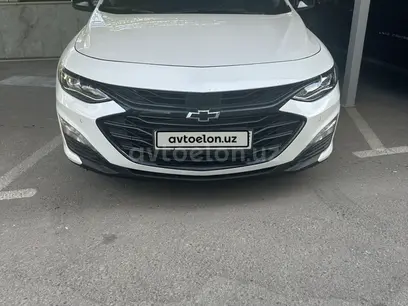 Белый Chevrolet Malibu 2 2022 года, КПП Автомат, в Ташкент за 26 000 y.e. id5169993