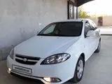 Белый Chevrolet Gentra, 1 позиция Газ-бензин 2023 года, КПП Механика, в Джизак за 12 600 y.e. id5227378, Фото №1