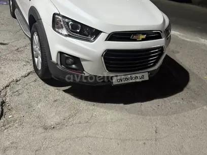 Белый Chevrolet Captiva, 4 позиция 2017 года, КПП Автомат, в Самарканд за 15 500 y.e. id6730378