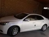 Белый Chevrolet Malibu, 2 позиция 2013 года, КПП Механика, в Бухара за 12 000 y.e. id6761984, Фото №1