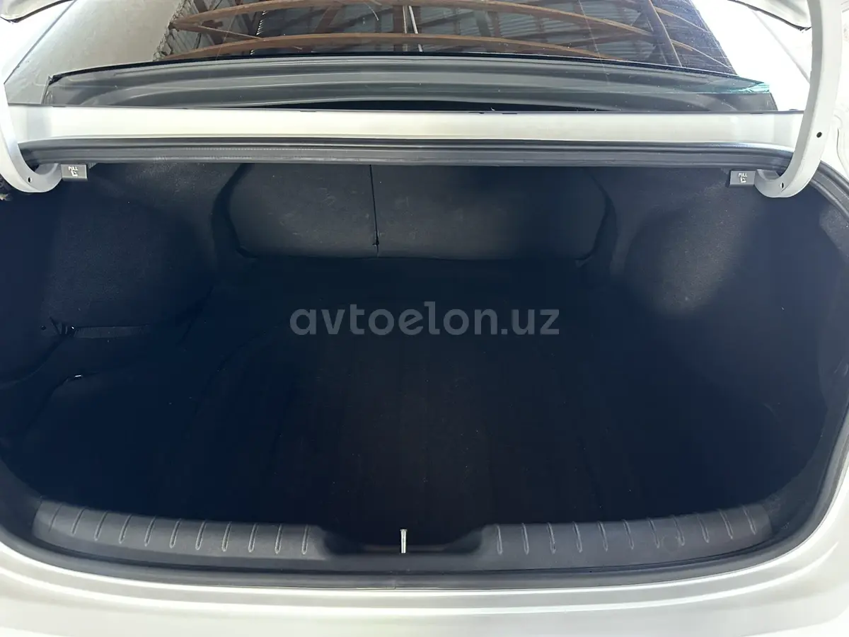 Hyundai Elantra — 10