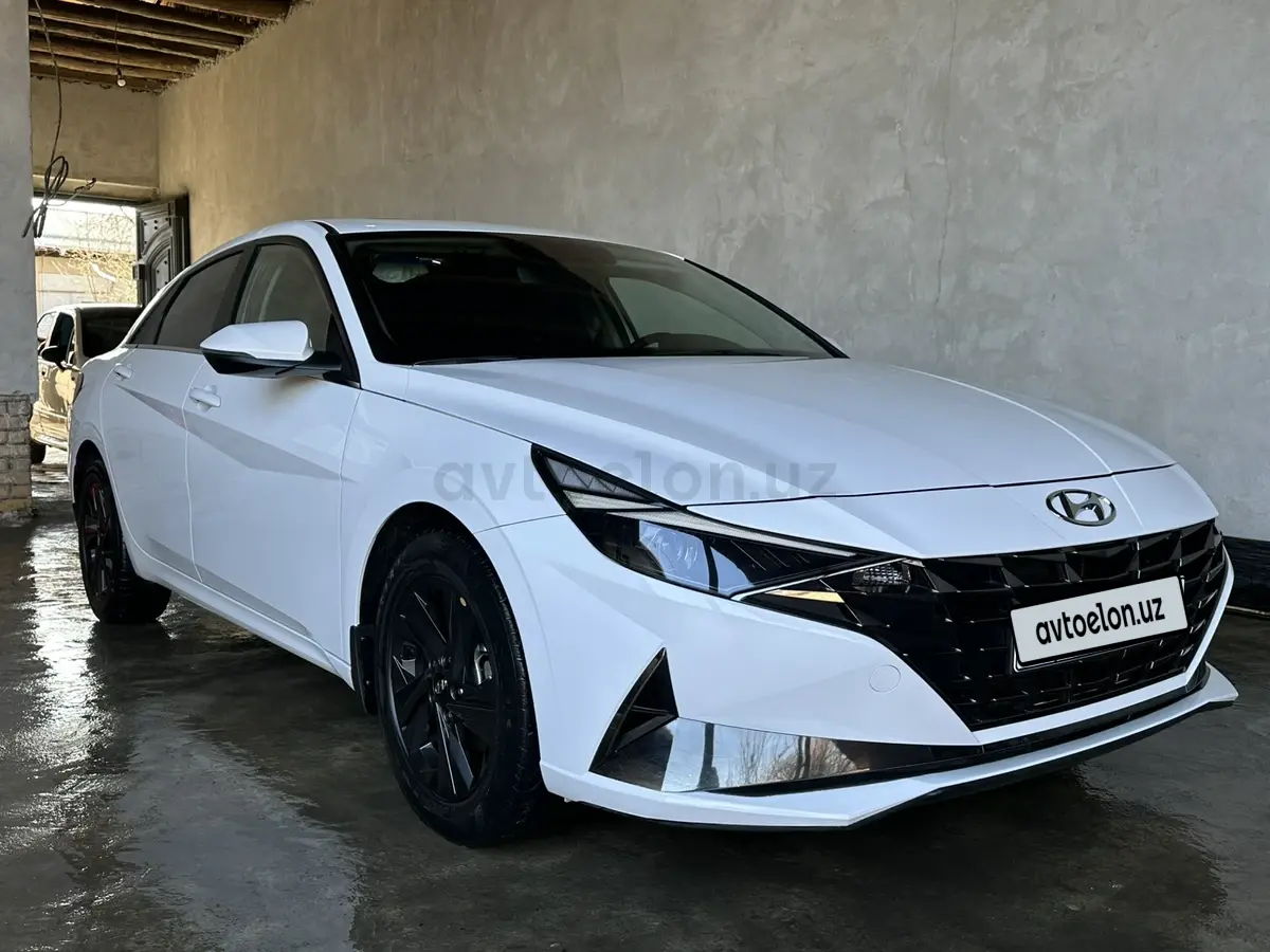 Hyundai Elantra — 4