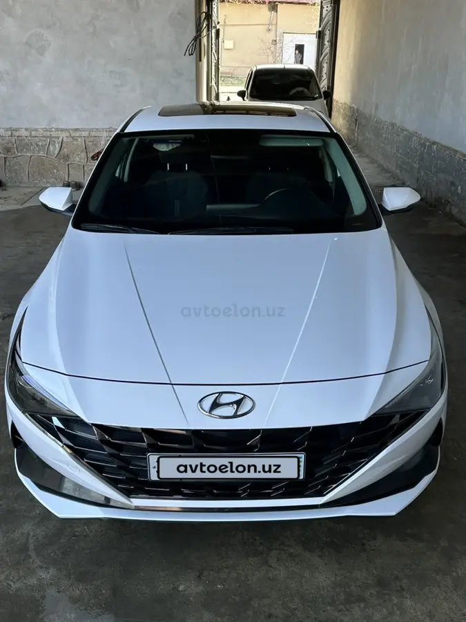 Hyundai Elantra — 5