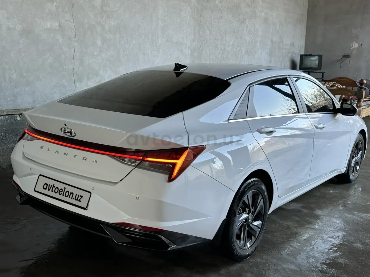 Hyundai Elantra — 9