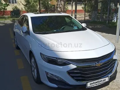 Белый Chevrolet Malibu 2 2020 года, КПП Автомат, в Ташкент за 20 500 y.e. id5001352