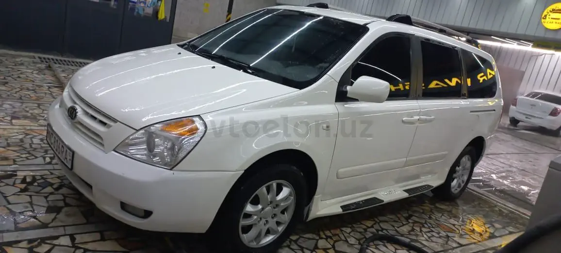 Kia Carnival — 4