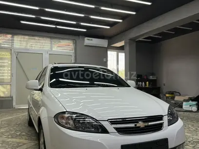 Белый Chevrolet Gentra, 3 позиция 2021 года, КПП Автомат, в Нукус за ~13 260 y.e. id4992812