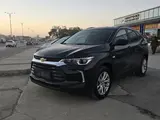 Черный Chevrolet Tracker, 2 позиция 2023 года, КПП Автомат, в Бухара за 14 500 y.e. id6757403, Фото №1