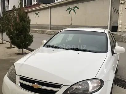 Белый Chevrolet Gentra, 1 позиция Газ-бензин 2015 года, КПП Механика, в Самарканд за 8 800 y.e. id4992547