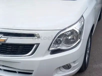 Белый Chevrolet Cobalt, 4 позиция 2024 года, КПП Автомат, в Ташкент за 13 500 y.e. id5142443