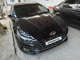 Черный Hyundai Elantra 2022 года, КПП Автомат, в Фергана за 19 300 y.e. id6383874, Фото №1