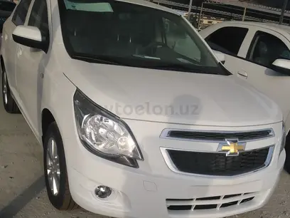 Белый Chevrolet Cobalt, 4 позиция 2024 года, КПП Автомат, в Ургенч за ~12 474 y.e. id5180553