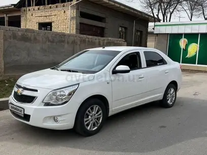 Белый Chevrolet Cobalt, 4 позиция 2022 года, КПП Автомат, в Карши за ~12 520 y.e. id4951582