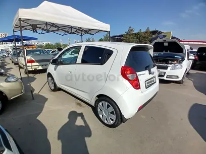 Белый Chevrolet Spark, 1 евро позиция 2013 года, КПП Автомат, в Ташкент за 5 800 y.e. id5166289