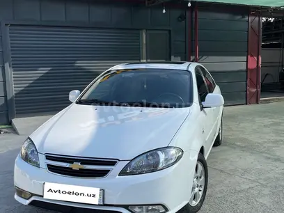 Белый Chevrolet Gentra, 3 позиция 2020 года, КПП Автомат, в Ташкент за 13 200 y.e. id4975576
