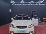 Белый Chevrolet Gentra, 2 позиция 2022 года, КПП Механика, в Денау за ~11 764 y.e. id6477892, Фото №1