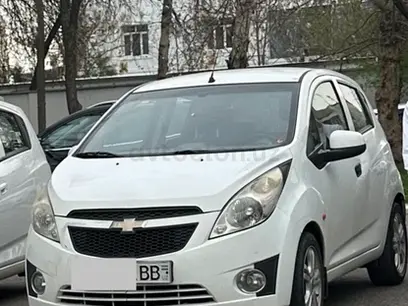 Белый Chevrolet Spark, 4 позиция 2012 года, КПП Автомат, в Ташкент за 6 000 y.e. id4995003
