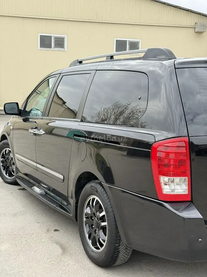 Kia Carnival — 4