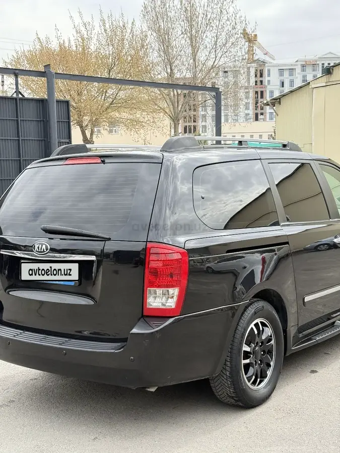 Kia Carnival — 5