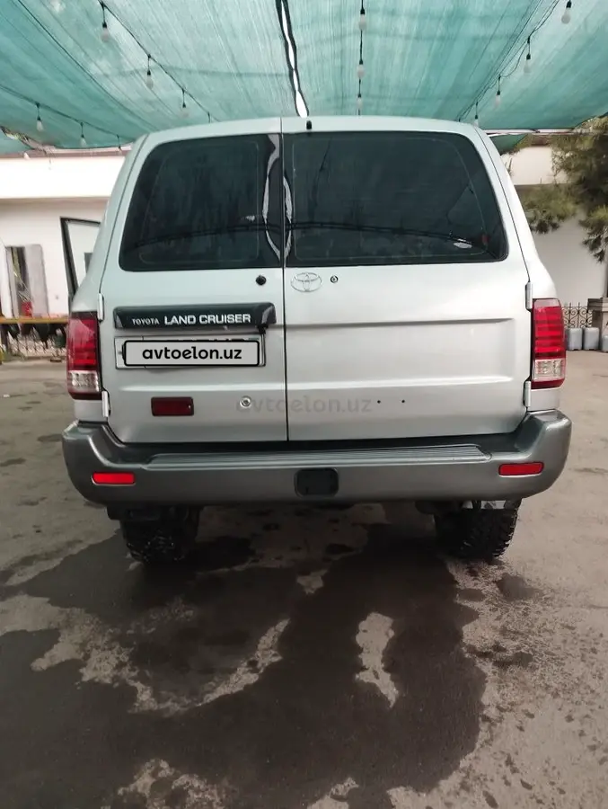 Toyota Land Cruiser — 4