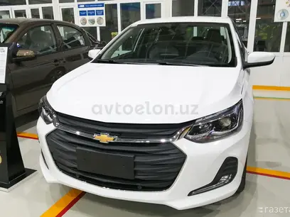 Белый Chevrolet Onix 2024 года, КПП Механика, в Янгикурганский район за ~14 016 y.e. id3823096