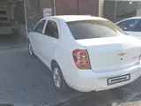 Белый Chevrolet Cobalt, 4 евро позиция 2021 года, КПП Автомат, в Самарканд за 11 000 y.e. id5203093, Фото №1