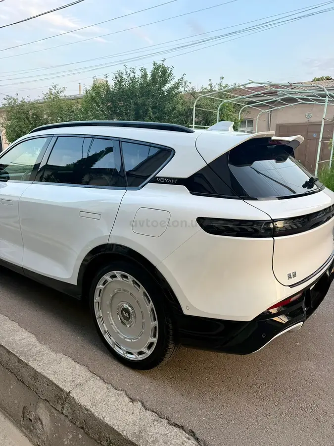 Voyah Free 2025 — 2