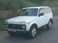 Белый ВАЗ (Lada) Нива 2015 года, в Сарыасийский район за ~7 485 y.e. id6451936