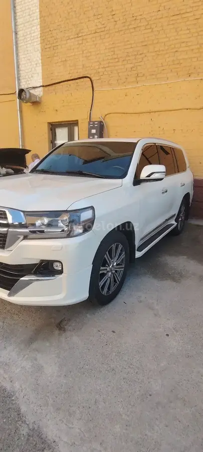 Toyota Land Cruiser — 2