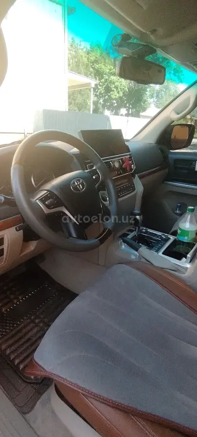Toyota Land Cruiser — 3