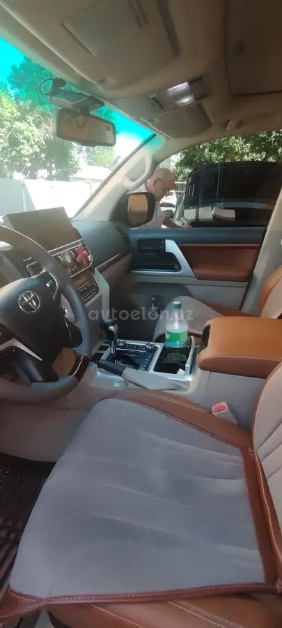 Toyota Land Cruiser — 5