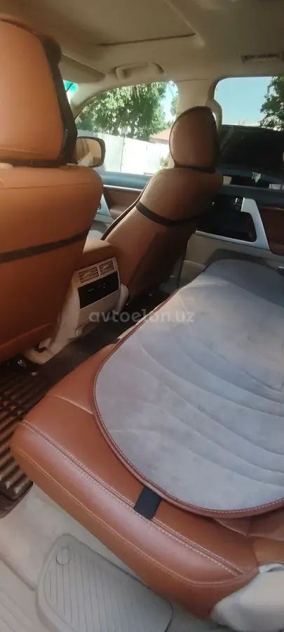 Toyota Land Cruiser — 6