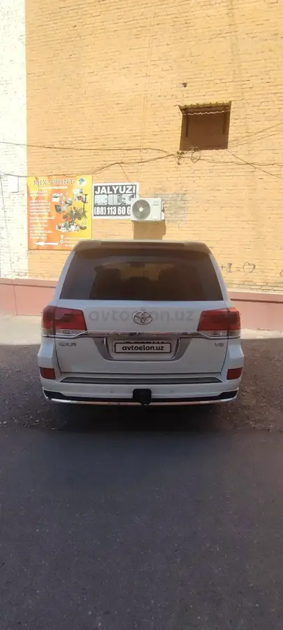 Toyota Land Cruiser — 7