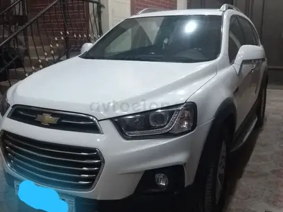 Белый Chevrolet Captiva, 4 позиция 2017 года, КПП Автомат, в Джаркурганский район за 17 500 y.e. id4978208