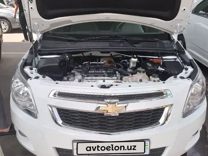 Белый Chevrolet Cobalt, 4 позиция 2023 года, КПП Автомат, в Ташкент за 10 000 y.e. id5214370