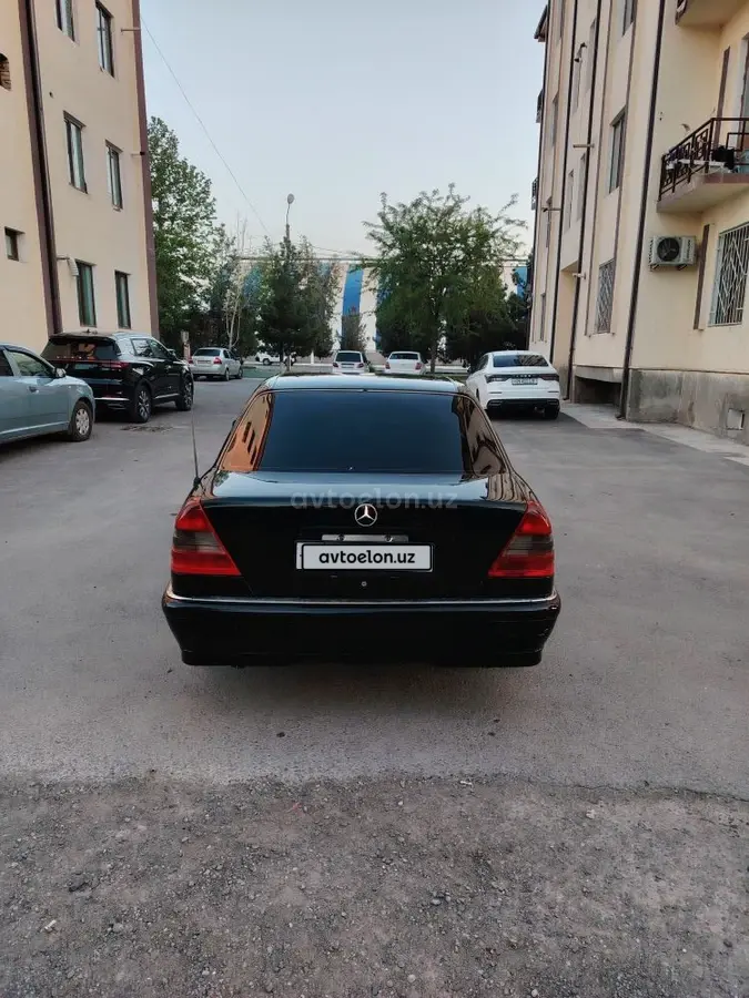 Mercedes-Benz C 200 — 4