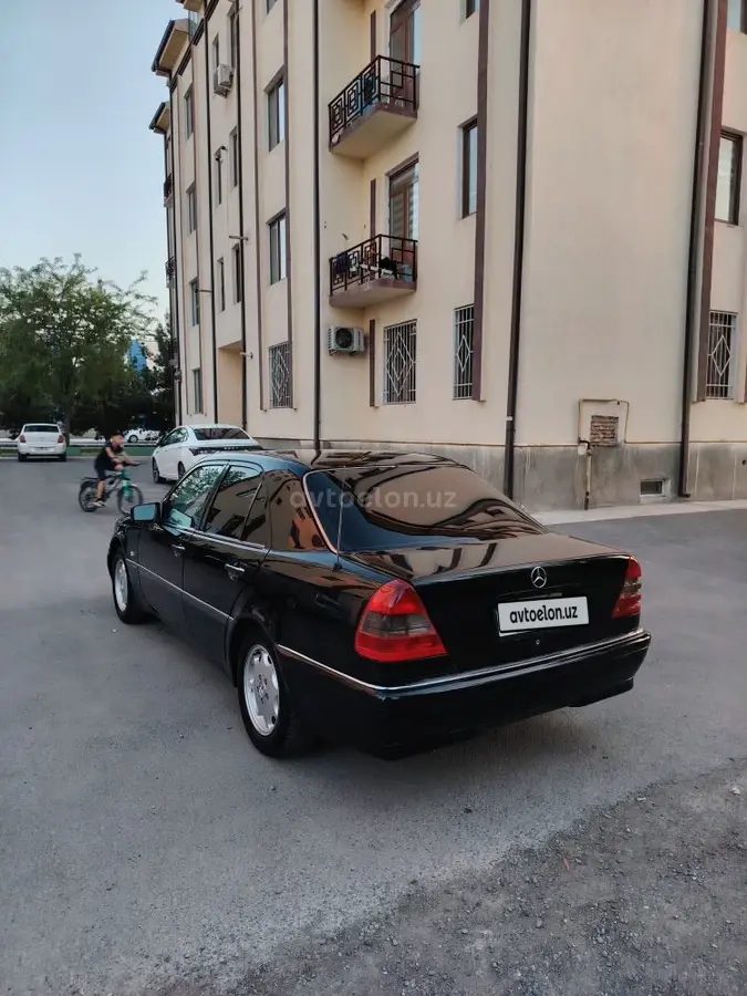 Mercedes-Benz C 200 — 6