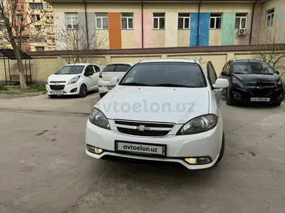 Белый Chevrolet Gentra, 3 позиция 2019 года, КПП Автомат, в Ташкент за 13 500 y.e. id4910721