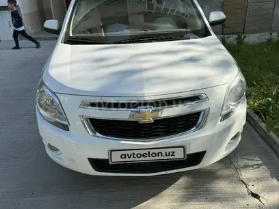 Белый Chevrolet Cobalt, 4 позиция 2023 года, КПП Автомат, в Ташкент за 12 500 y.e. id4975338