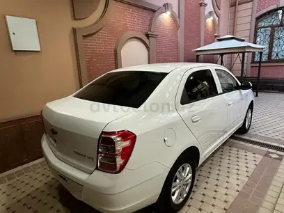 Белый Chevrolet Cobalt, 4 позиция 2024 года, КПП Автомат, в Ташкент за 12 600 y.e. id5213878
