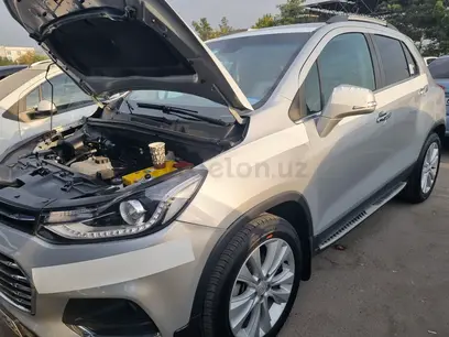 Серебристый Chevrolet Tracker, 3 позиция 2019 года, КПП Автомат, в Ташкент за 12 800 y.e. id6713516