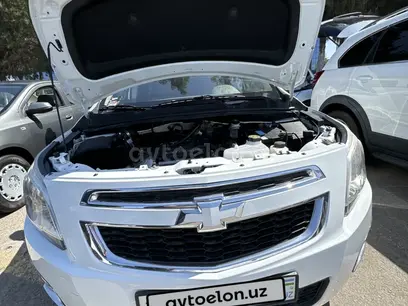 Белый Chevrolet Cobalt, 2 позиция 2013 года, КПП Механика, в Ташкент за 8 000 y.e. id5133658
