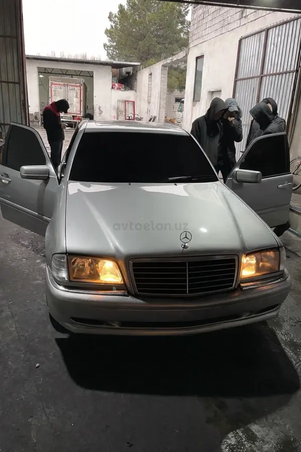 Mercedes-Benz C 200 — 3