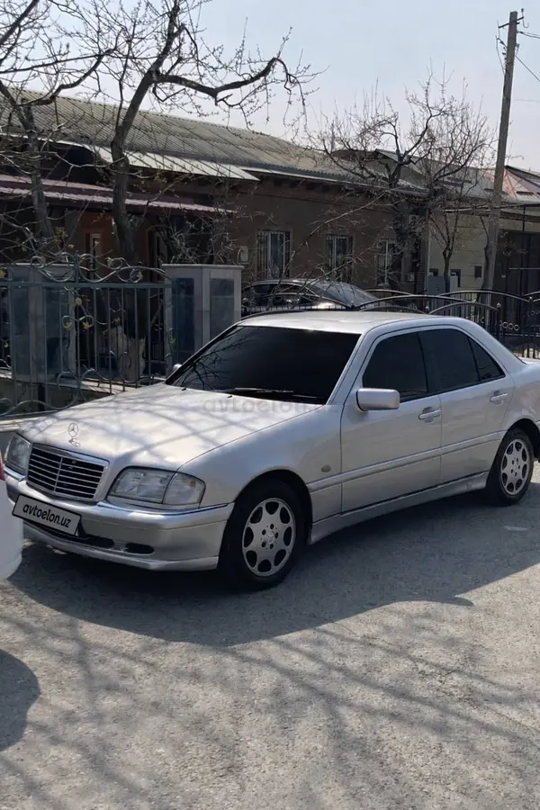 Mercedes-Benz C 200 — 4